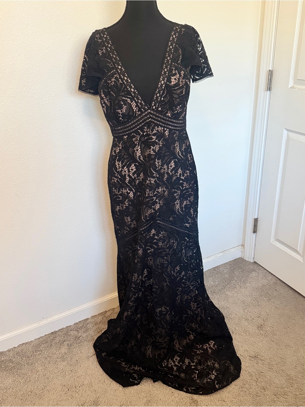 BCBG Max Azria Katrina Lace Gown Black Open Back Formal Dress Size 6 - Picture 2 of 7